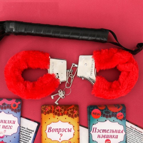 Игра секс Ахи вздохи в комплекте плетка и наручники	