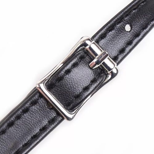 Черный кляп-шар из силикона на тонком ремешке