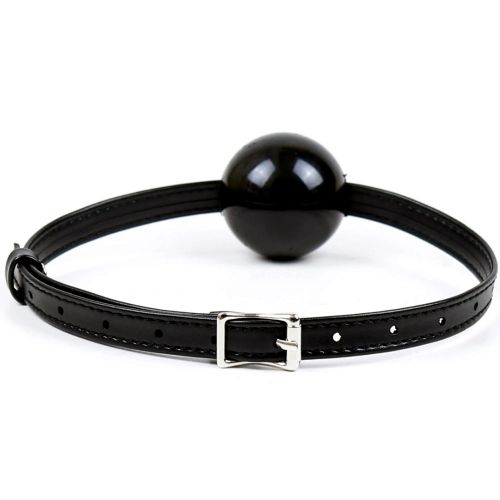 Силиконовый кляп-шар черного цвета на тонком ремешке