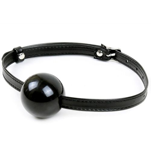 Силиконовый кляп-шар черного цвета на тонком ремешке