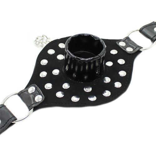 Черный кляп-затычка декорированный заклепками