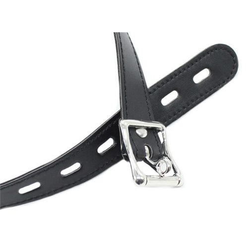 Черный кляп-затычка декорированный заклепками