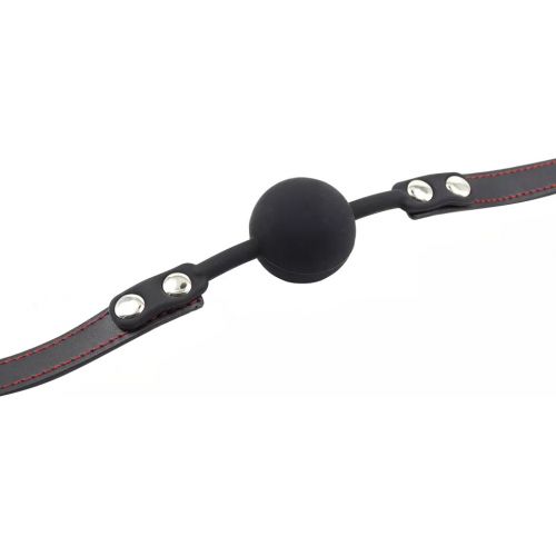 Силиконовый кляп-шар на черном ремне с красной прострочкой