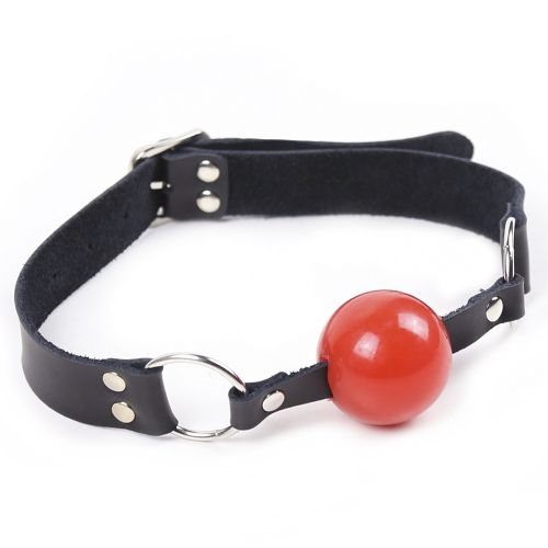 Красный силиконовый кляп на кожаном ремешке