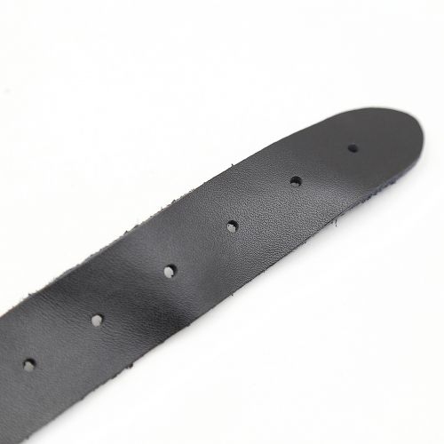 Красный силиконовый кляп на кожаном ремешке