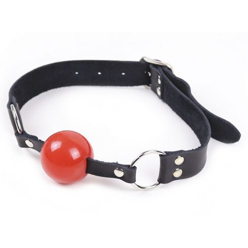 Красный силиконовый кляп на кожаном ремешке