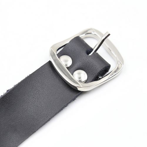 Красный силиконовый кляп на кожаном ремешке