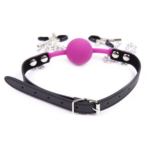 Силиконовый кляп фуксия с зажимами для сосков