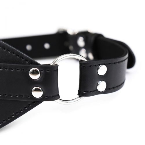 Черная БДСМ маска с ремешком и заклепками