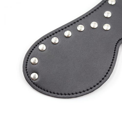 Чёрная БДСМ маска с металлическими заклепками