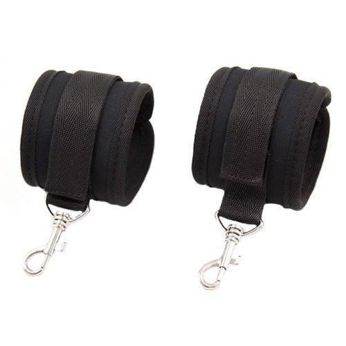 Наручники черного цвета с липучкой