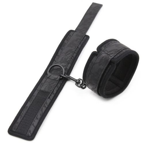 Черные наручники с кружевом