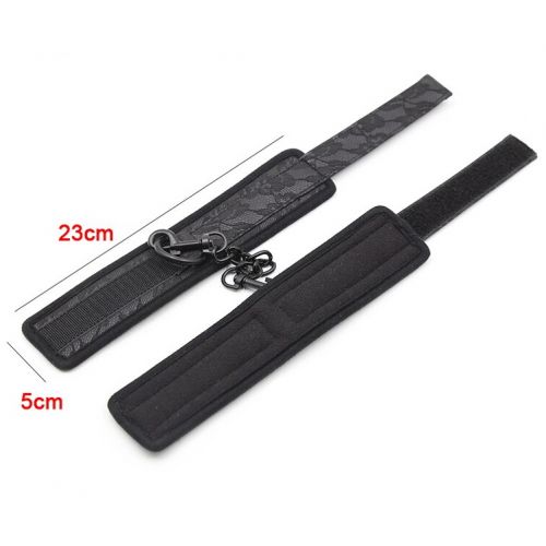 Черные наручники с кружевом