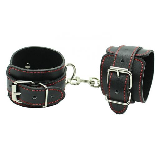 Регулируемые черные наручники с красными строчками