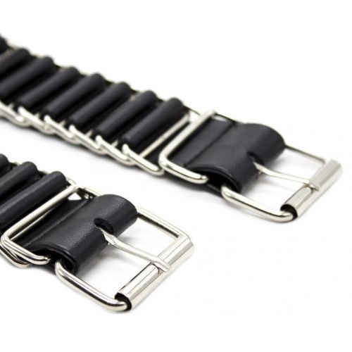 Черные оковы с металлическими кольцами