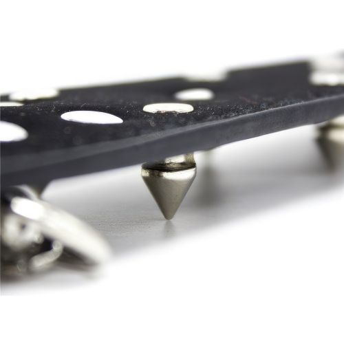 Широкий черный ошейник с шипами