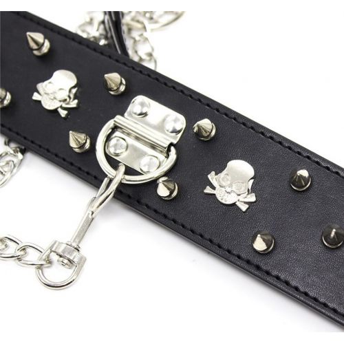 Широкий ошейник с шипами