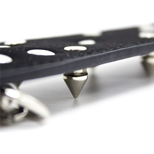 Широкий ошейник с шипами