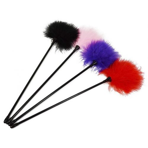 Ярко-розовый перьевой тиклер 42 см