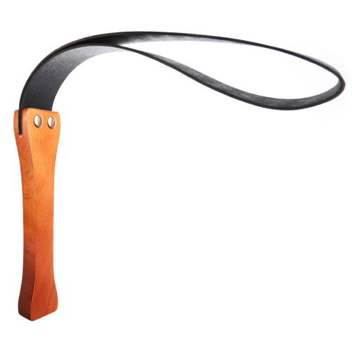 Черная шлепалка с деревянной ручкой 