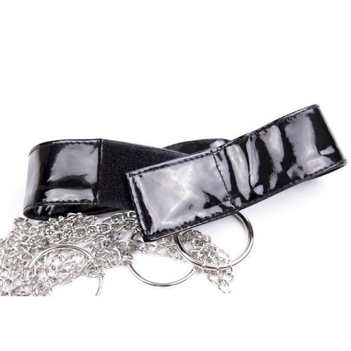 Топ из металлических цепочек и трусики