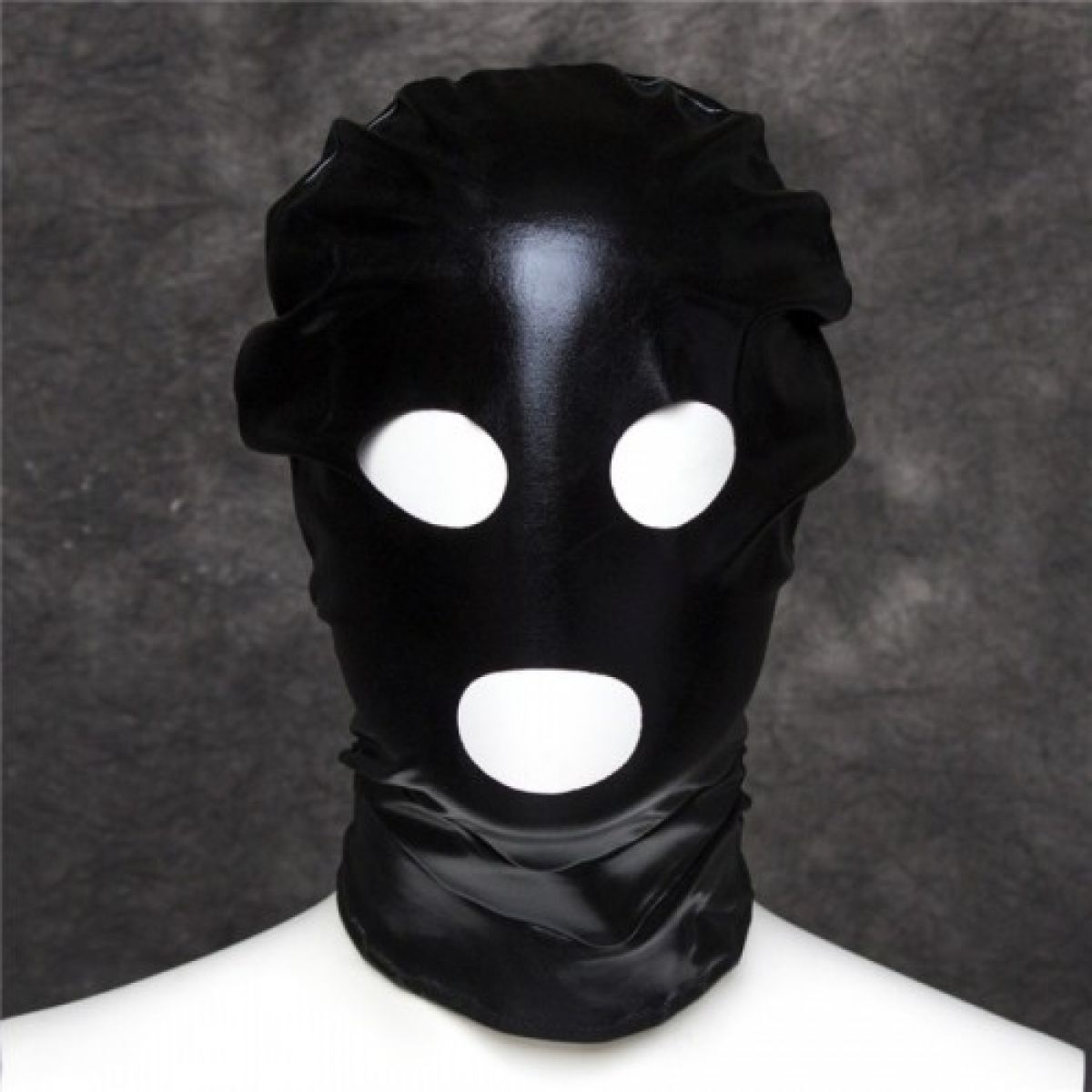 Черная блестящая маска из спандекса