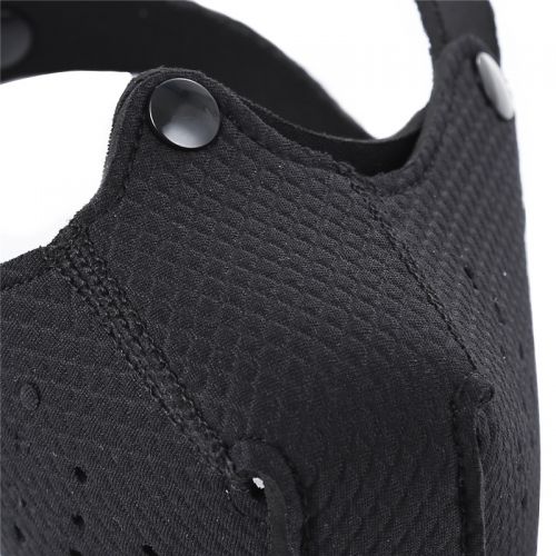 Текстильная черная маска собаки