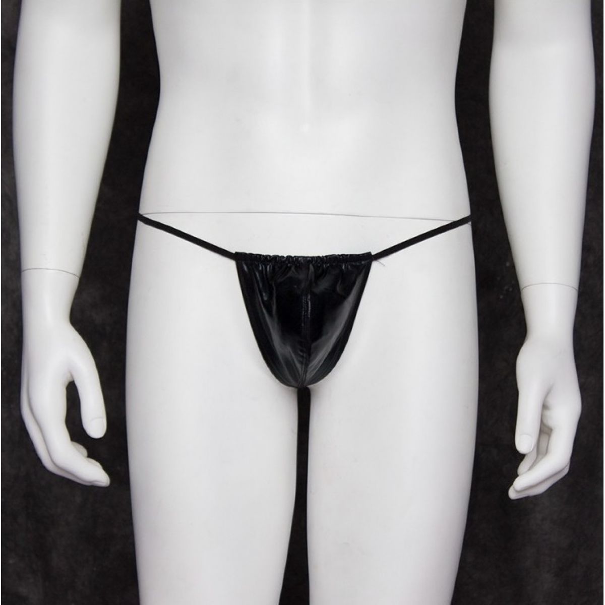 Черные лакированные стринги