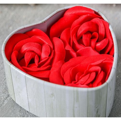 Мыльные лепестки в шкатулке-сердце Моей второй половинке