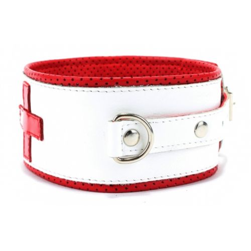 Белый кожаный ошейник медсестрички