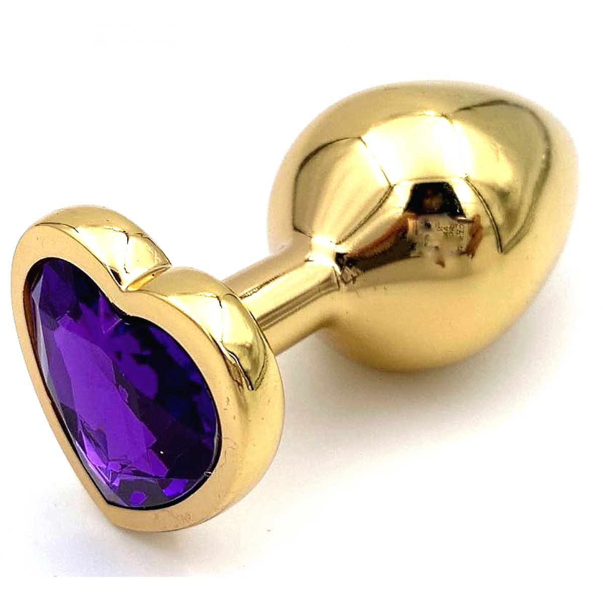 Золотая металлическая анальная пробка M с фиолетовым камушком в виде сердечка