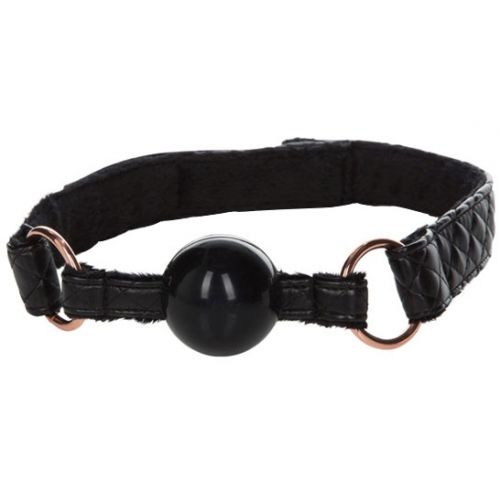 Силиконовый кляп на стеганом ремне с меховой подкладкой Entice Ball Gag